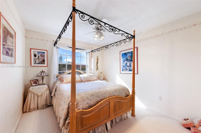 bedroom featuring ceiling fan, carpet floors, and a textured ceiling