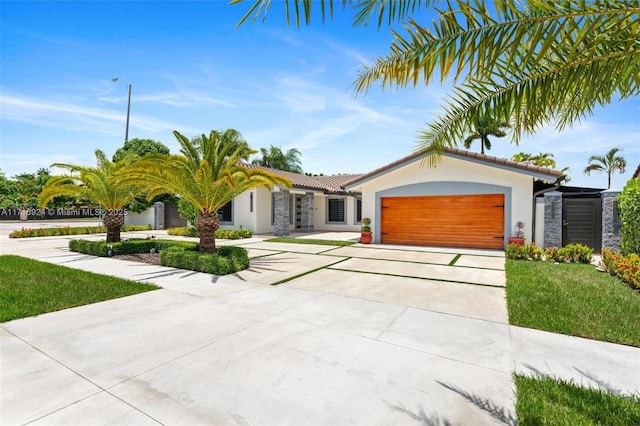 view of front facade featuring a garage