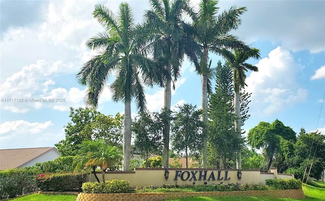 view of community / neighborhood sign