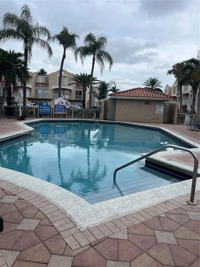 view of swimming pool