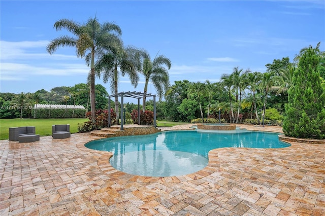 view of pool featuring a yard, a pool with connected hot tub, a patio, and a pergola