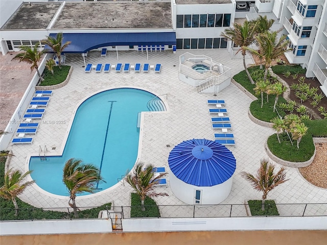 view of swimming pool