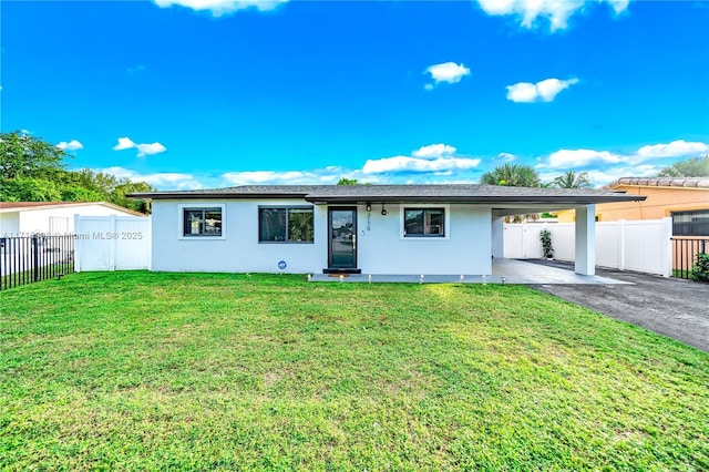 single story home with a front yard