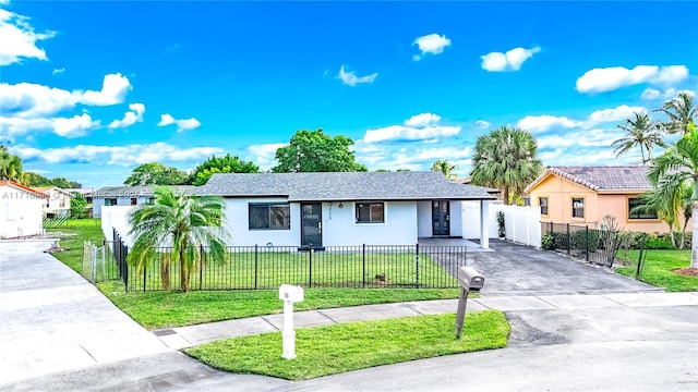 view of front facade featuring a front yard