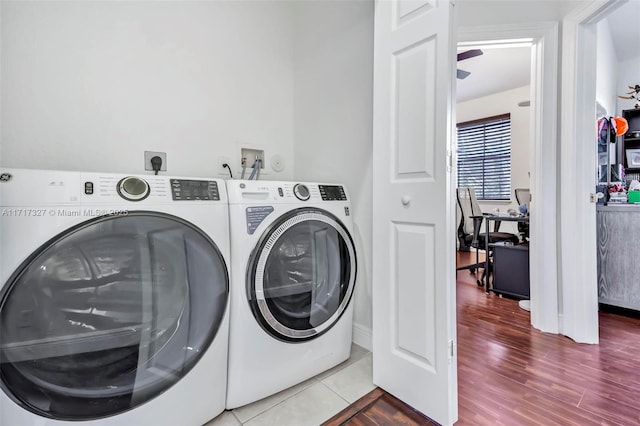 laundry area featuring washer and dryer, wood-type flooring, and ceiling fan