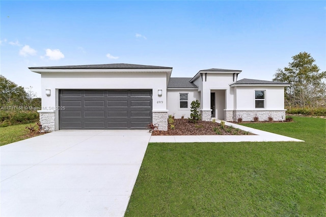 view of front facade featuring a front yard and a garage