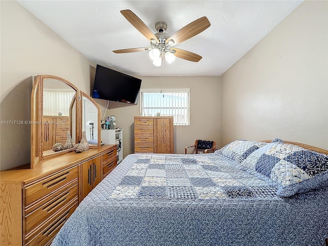 bedroom with ceiling fan