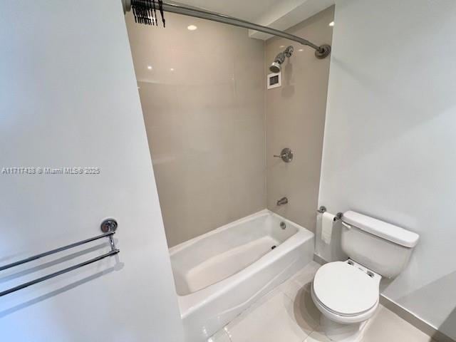 bathroom featuring toilet and washtub / shower combination