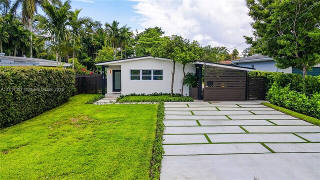 property entrance featuring a yard