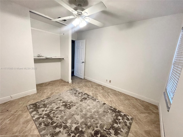 unfurnished bedroom featuring ceiling fan and a closet