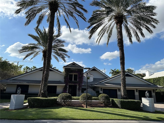 view of front facade featuring a garage and a front lawn