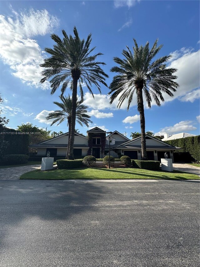 view of front of house with a front yard