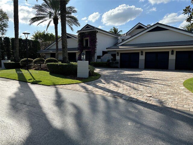 view of front of property featuring a garage