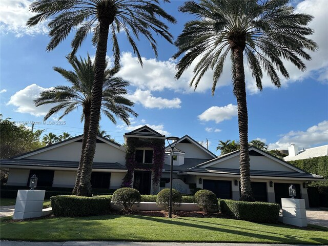 view of front of property with a front lawn