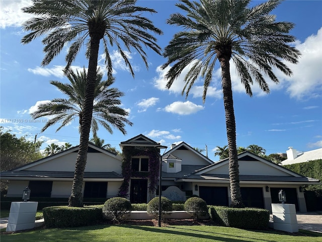 view of front of property with a front yard