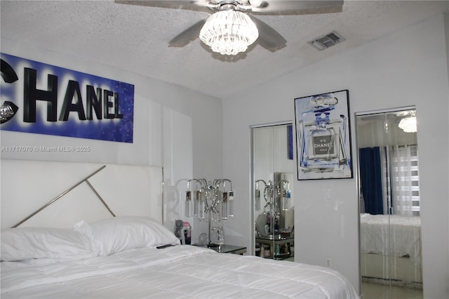 bedroom featuring ceiling fan and a textured ceiling