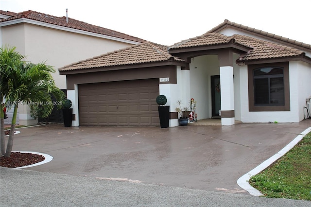 view of front of property featuring a garage