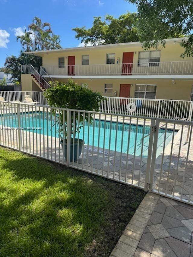 view of swimming pool