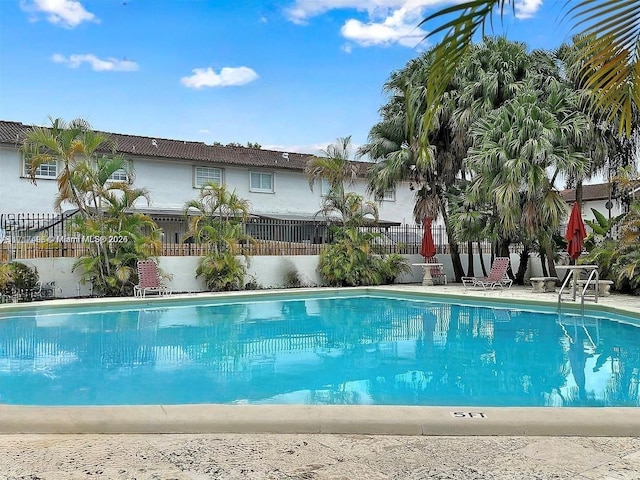 view of swimming pool