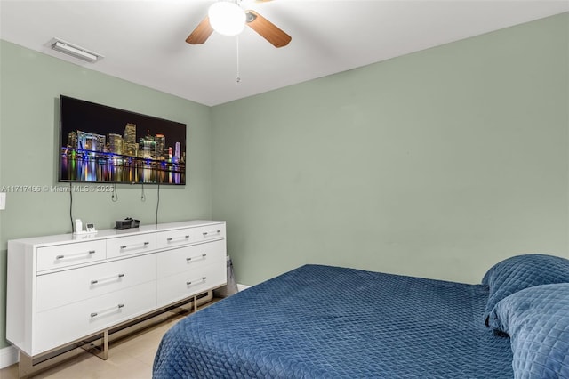 bedroom with ceiling fan