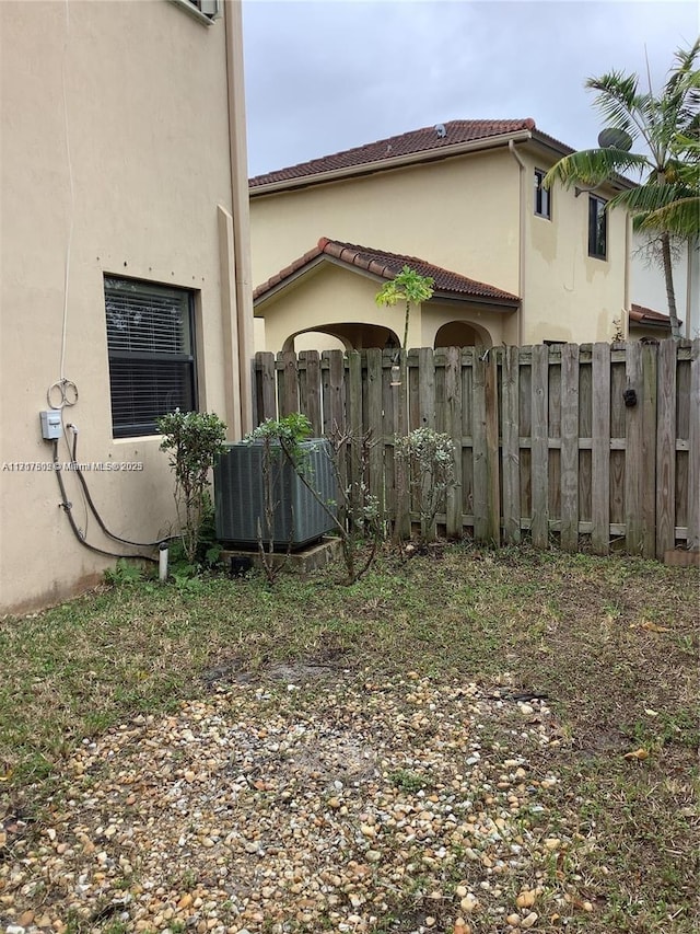 view of yard with central AC unit