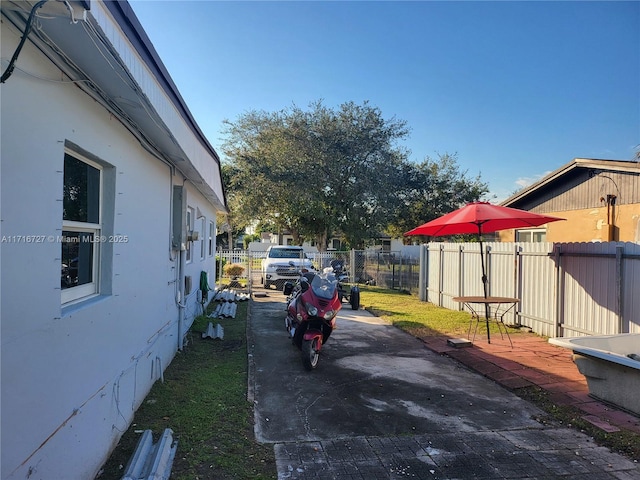 view of yard with a patio area