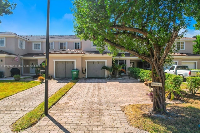 view of front of house featuring a garage