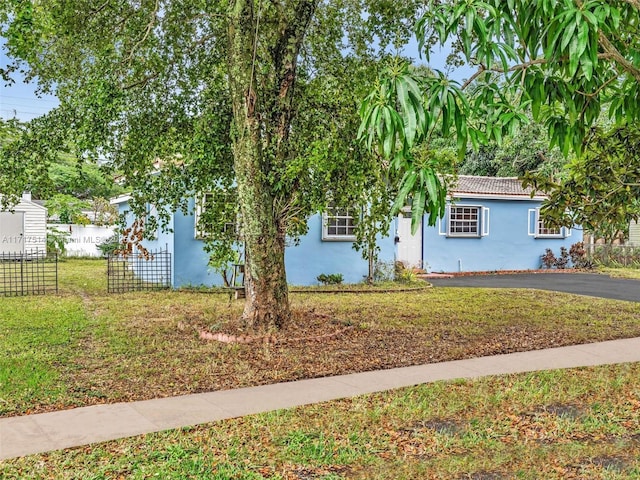 obstructed view of property featuring a front yard