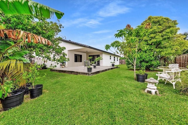 view of yard with a patio area