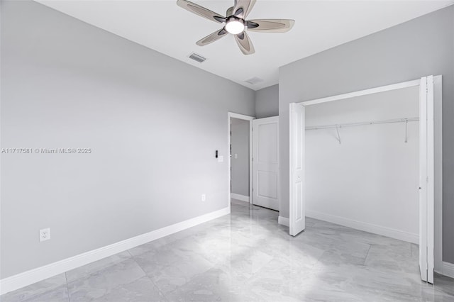 unfurnished bedroom featuring ceiling fan and a closet