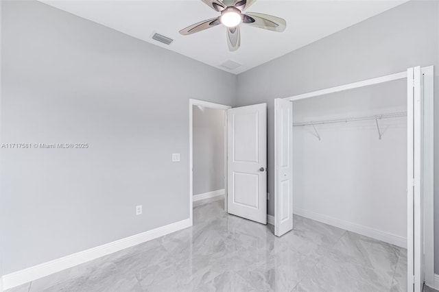 unfurnished bedroom featuring ceiling fan and a closet