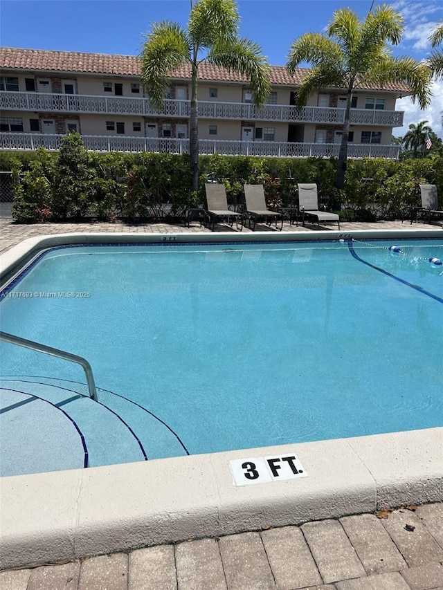 view of swimming pool