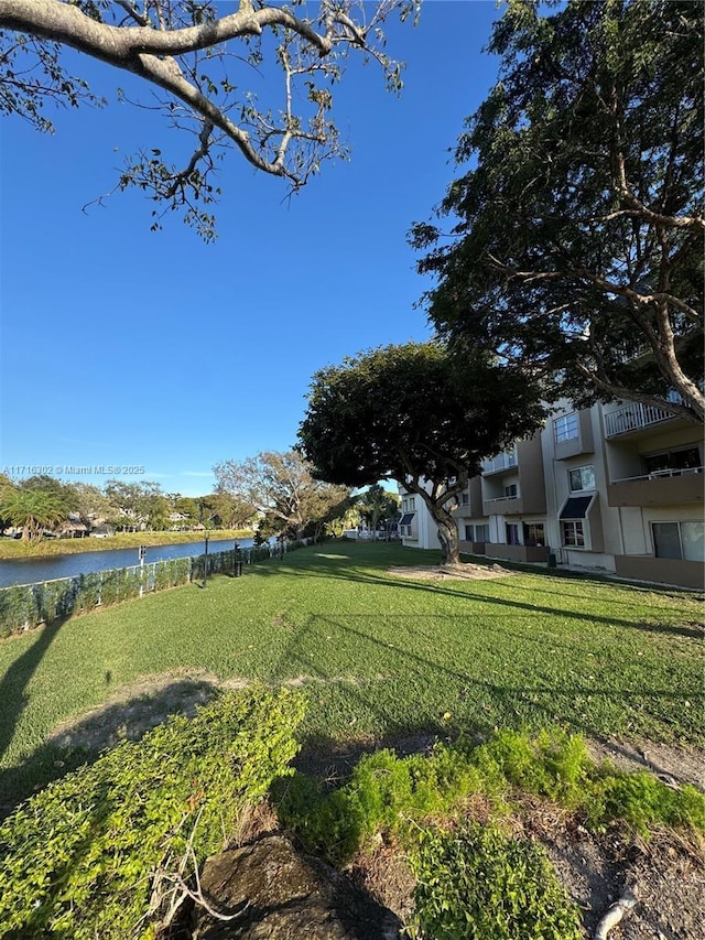 view of yard featuring a water view