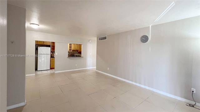 empty room featuring light tile patterned flooring