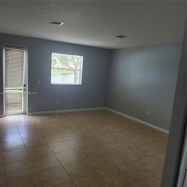 empty room featuring light tile patterned floors