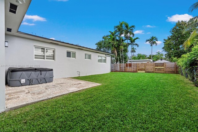 view of yard featuring a patio