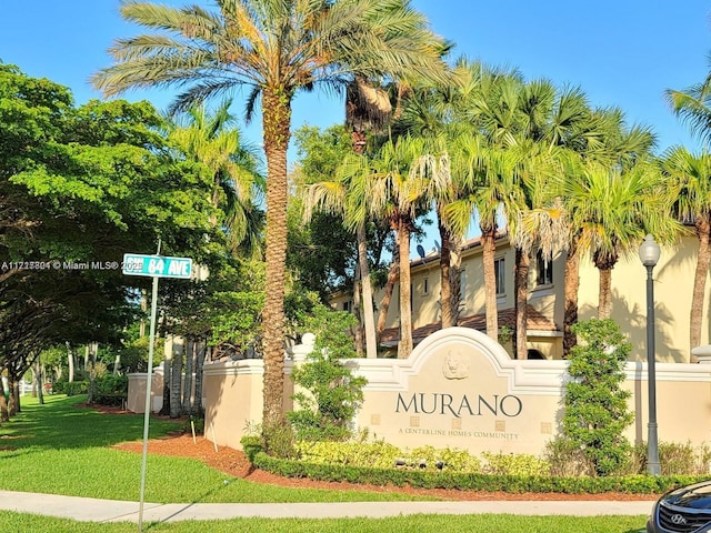 community / neighborhood sign featuring a lawn