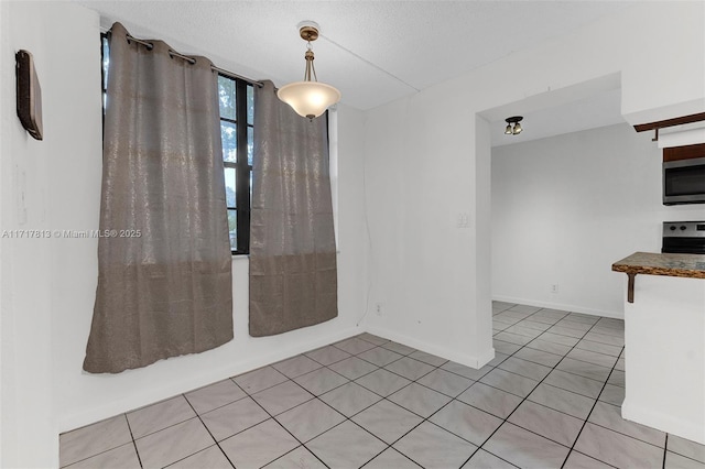 spare room featuring a textured ceiling