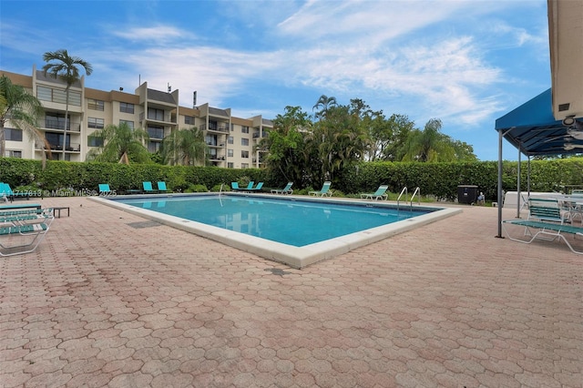 view of swimming pool featuring a patio