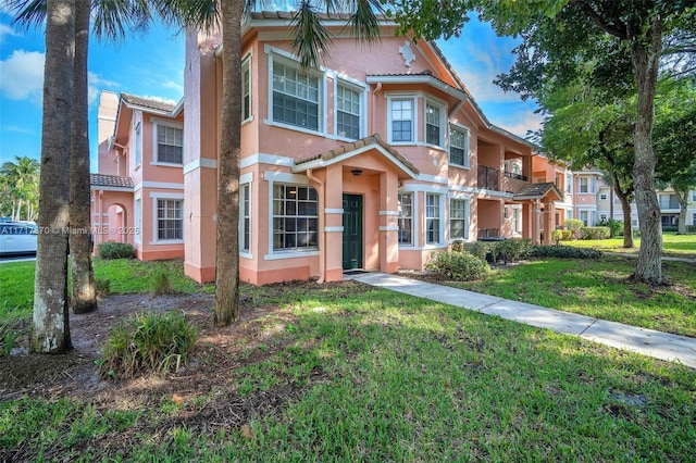 view of front of property with a front yard