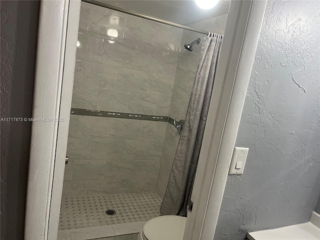 bathroom featuring tile patterned floors, toilet, and a shower with shower curtain