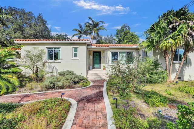 view of mediterranean / spanish-style house