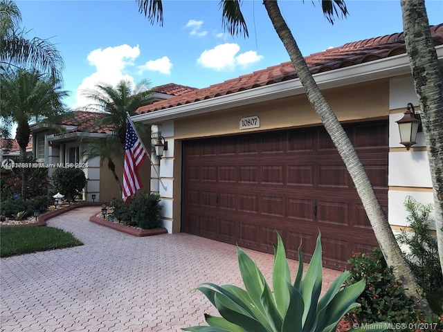 view of front of house featuring a garage