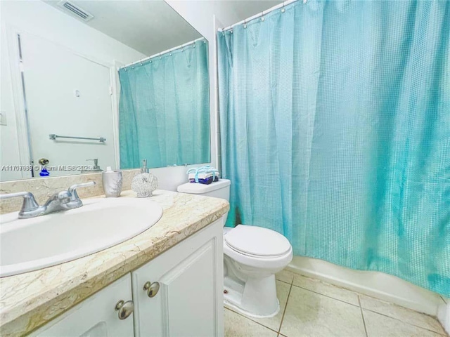 full bathroom featuring tile patterned floors, shower / bath combo with shower curtain, vanity, and toilet