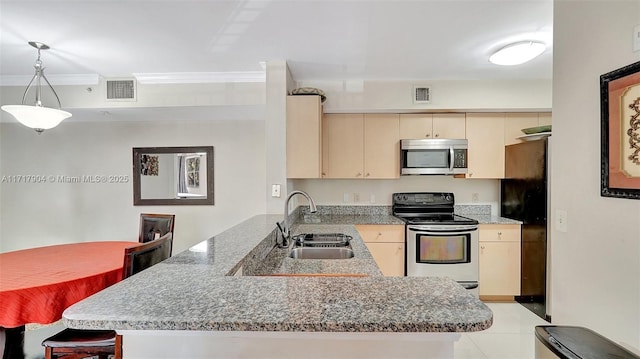 kitchen with cream cabinets, sink, ornamental molding, kitchen peninsula, and stainless steel appliances