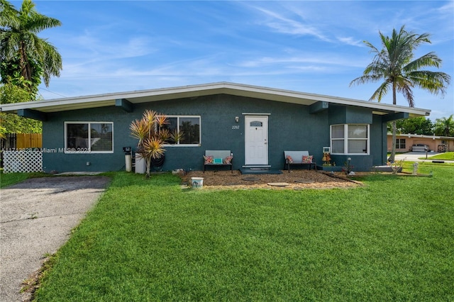 single story home featuring a front yard