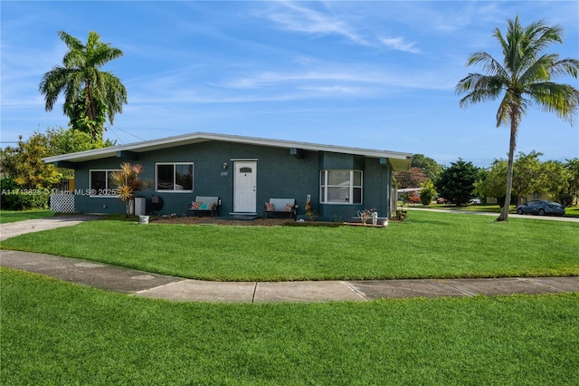 view of front of house featuring a front yard