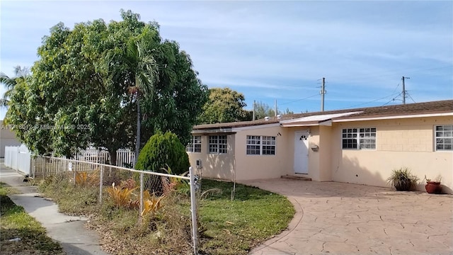 view of front of property