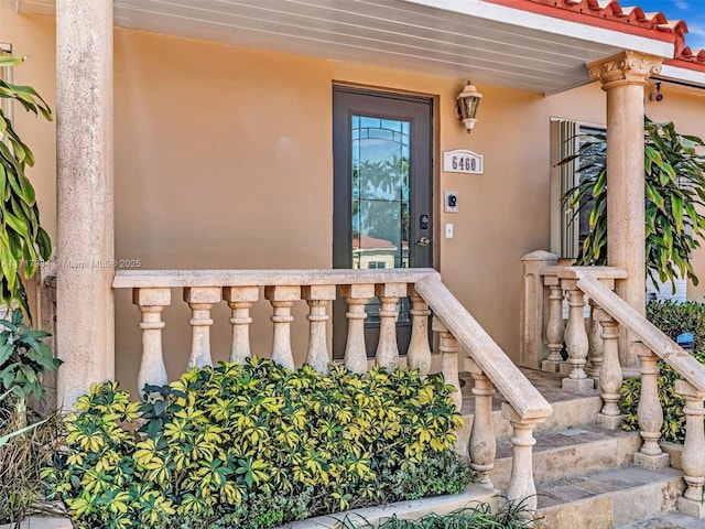 entrance to property featuring a porch