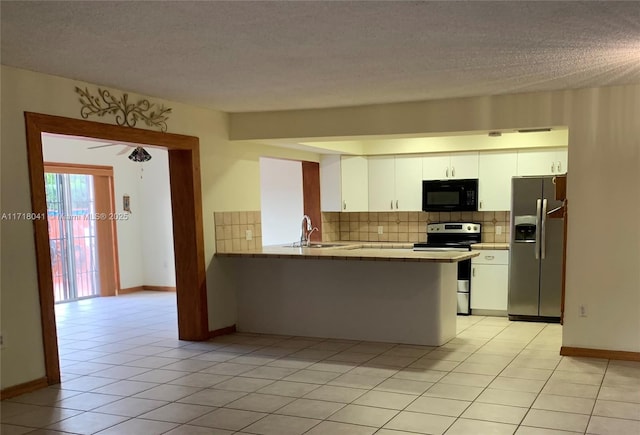 kitchen featuring white cabinetry, sink, stainless steel appliances, and kitchen peninsula